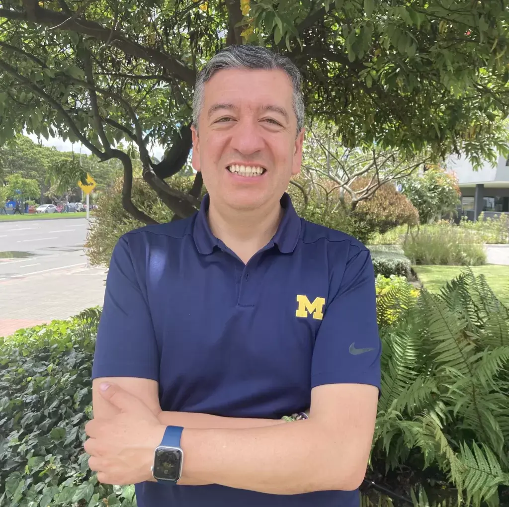 Dr. Wilson Bautista en consulta